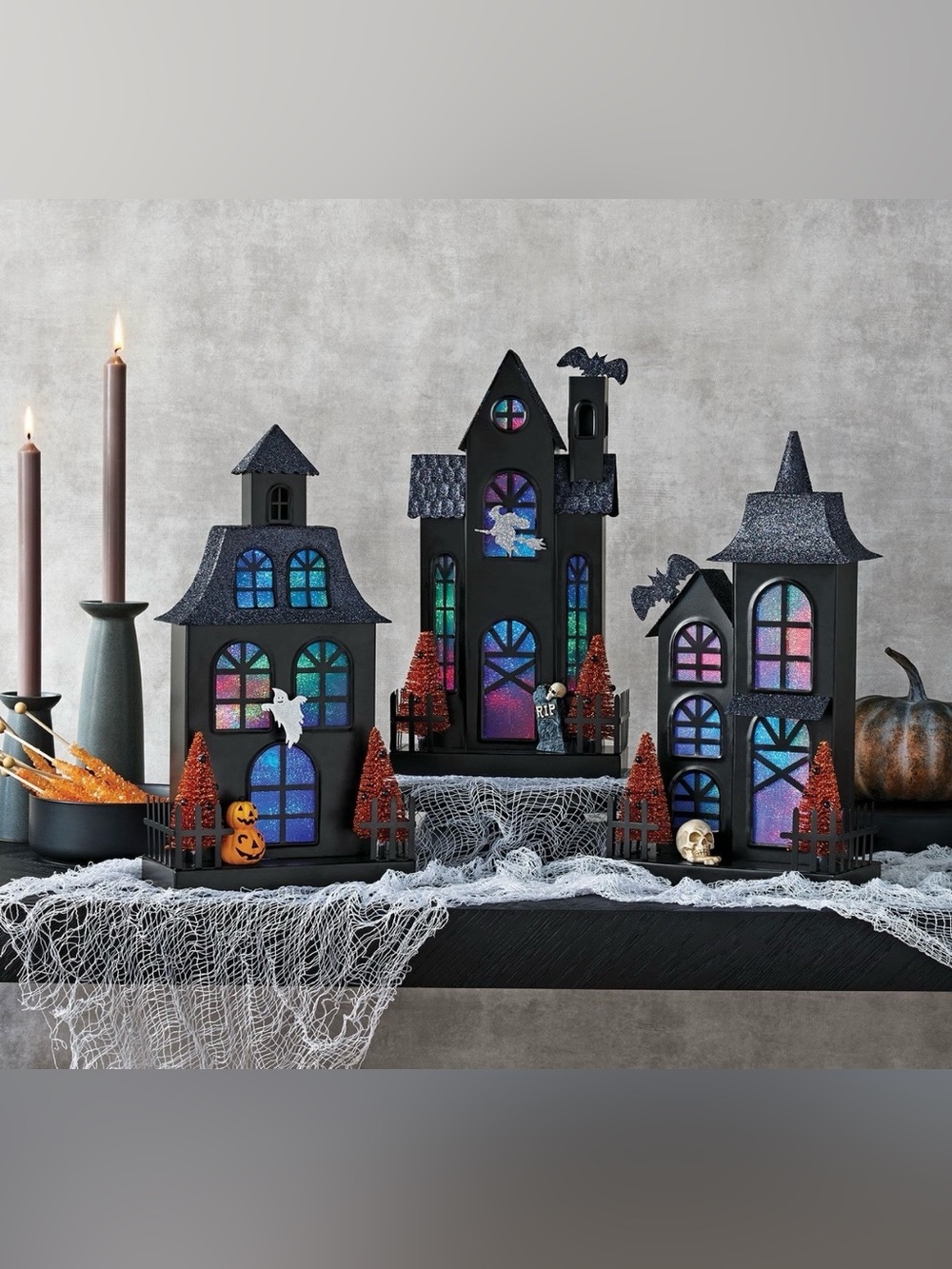 NIB Pre-Lit Metal Haunted Halloween
Village